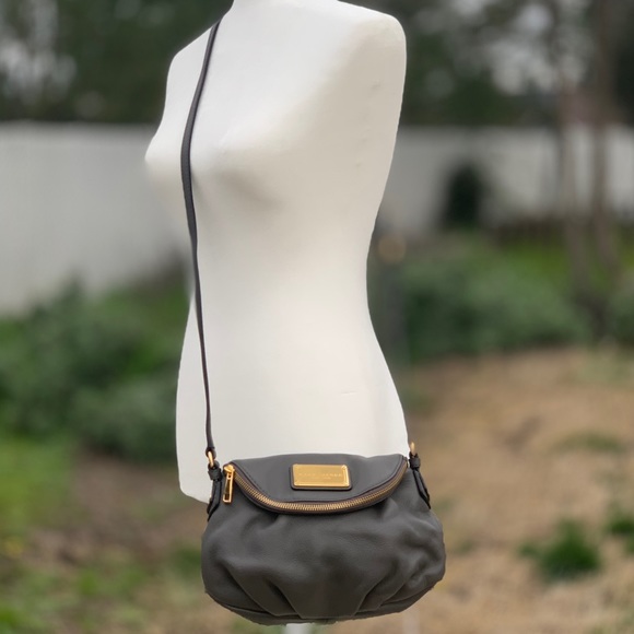 Marc Jacobs Handbags - MARC JACOBS Gray Leather Crossbody Bag